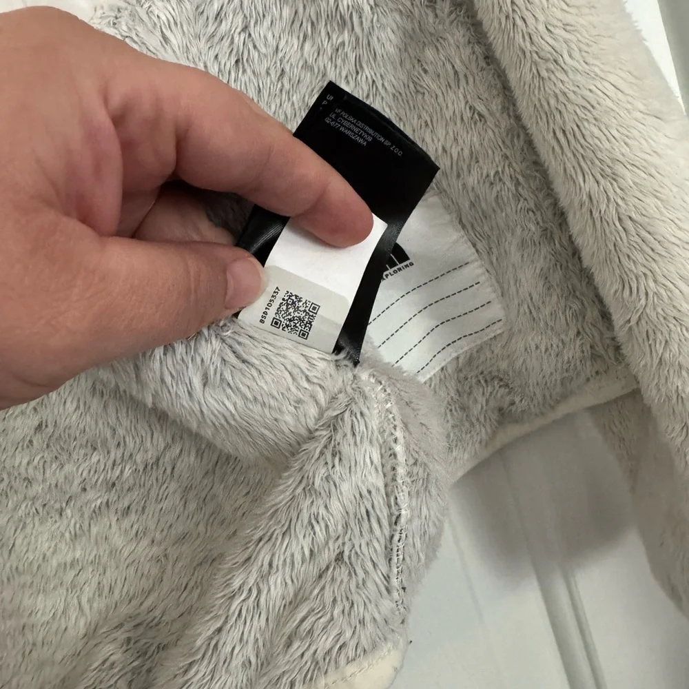 The North Face Cream and Gray Girls Puffer Jacket - Picture 7 of 10
